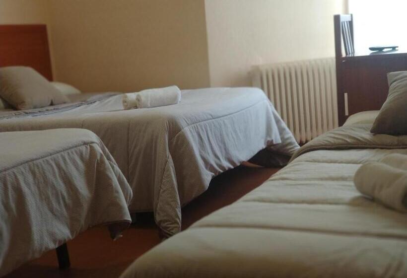 标准三人间, Hostal Restaurante Iruñako