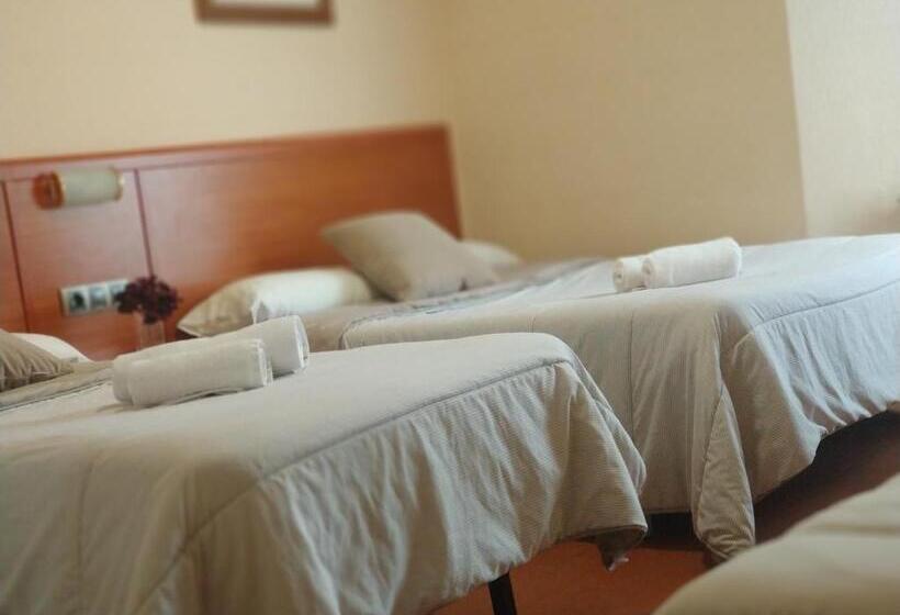 Номер Стандарт Трехместный, Hostal Restaurante Iruñako