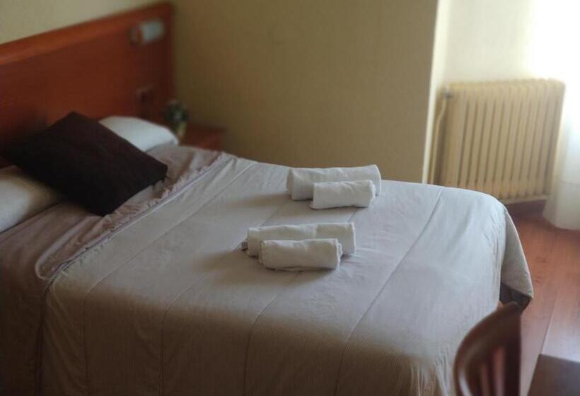 标准单人间, Hostal Restaurante Iruñako