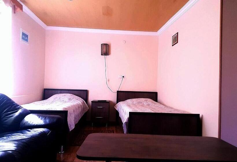 اتاق استاندارد سه نفره, Guest House Villa