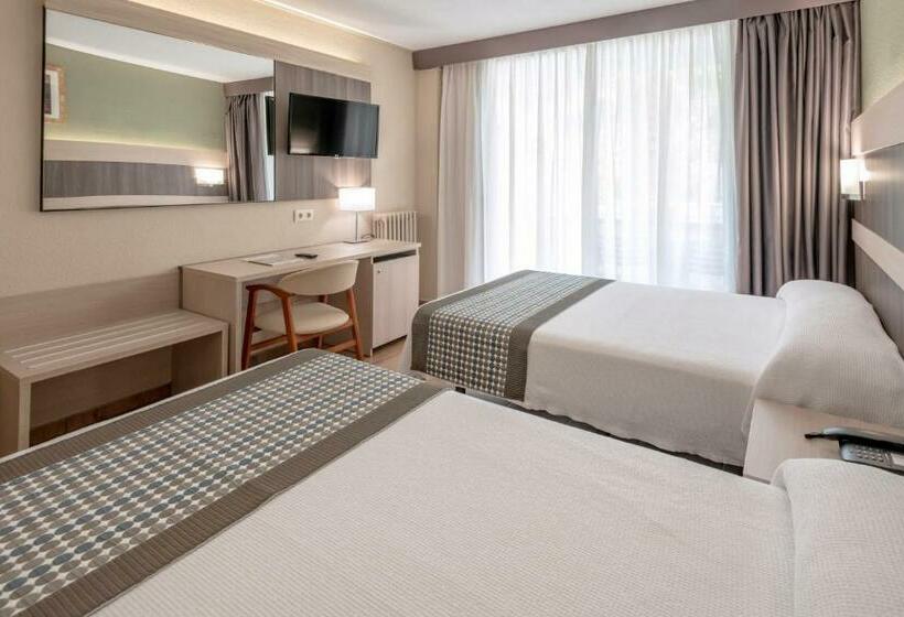 Четырехместный Номер Стандарт с Балконом, 4r Playa Park