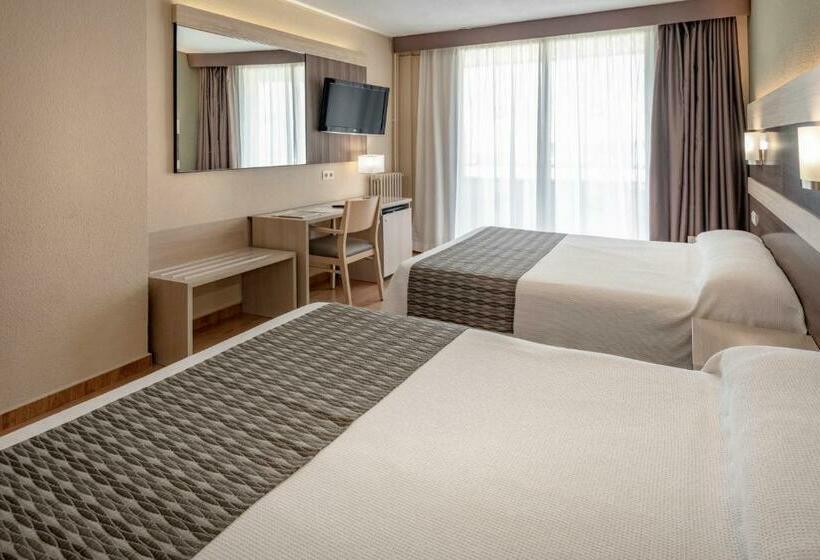 Четырехместный Номер Стандарт с Балконом, 4r Playa Park