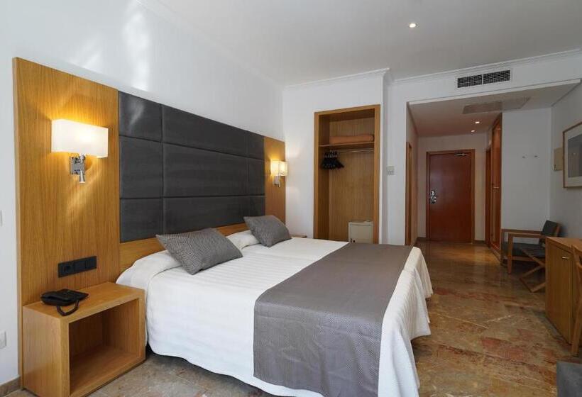 اتاق استاندارد سه نفره, Artmadams