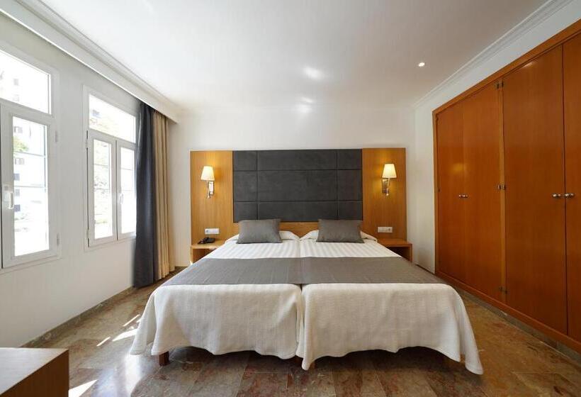 اتاق استاندارد چهار تخته, Artmadams