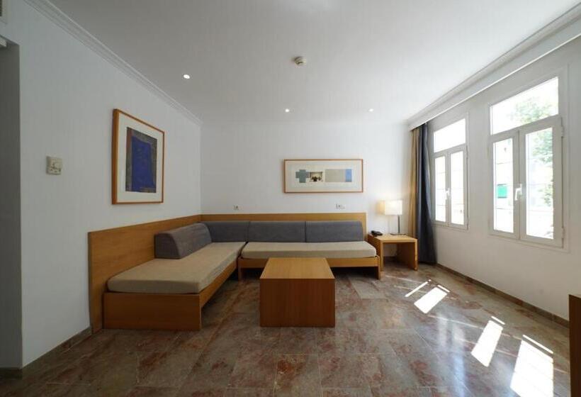 اتاق استاندارد چهار تخته, Artmadams