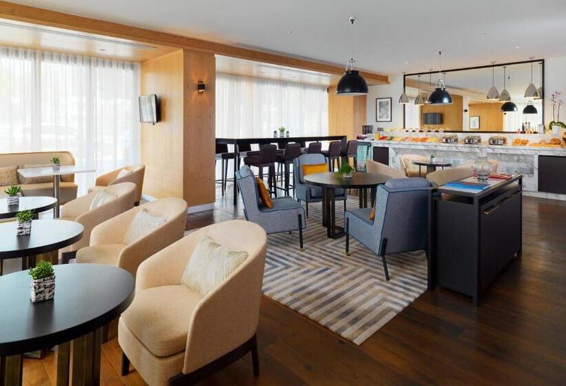 이그제큐티브 룸 킹사이즈 침대, Athens Marriott