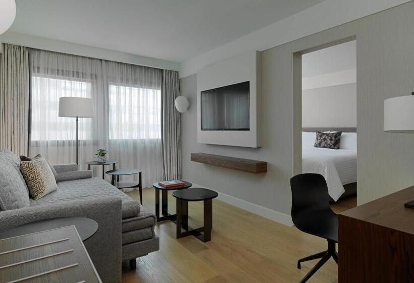 جناح سرير كينج, Athens Marriott