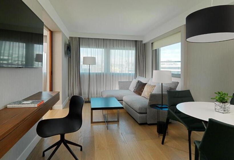 جناح, Athens Marriott