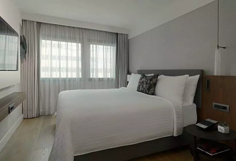 インサイドのスーペリアルーム, Athens Marriott