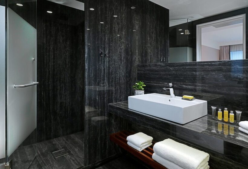 جناح, Athens Marriott