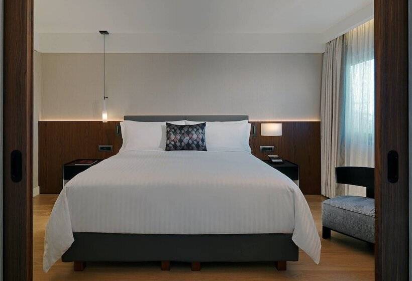 جناح, Athens Marriott