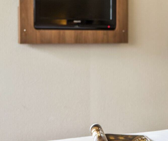 스탠다드 룸 더블 침대, Campanile Château Thierry