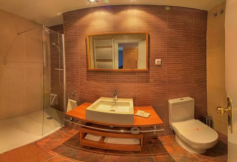 Camera Standard, Casa Custodio