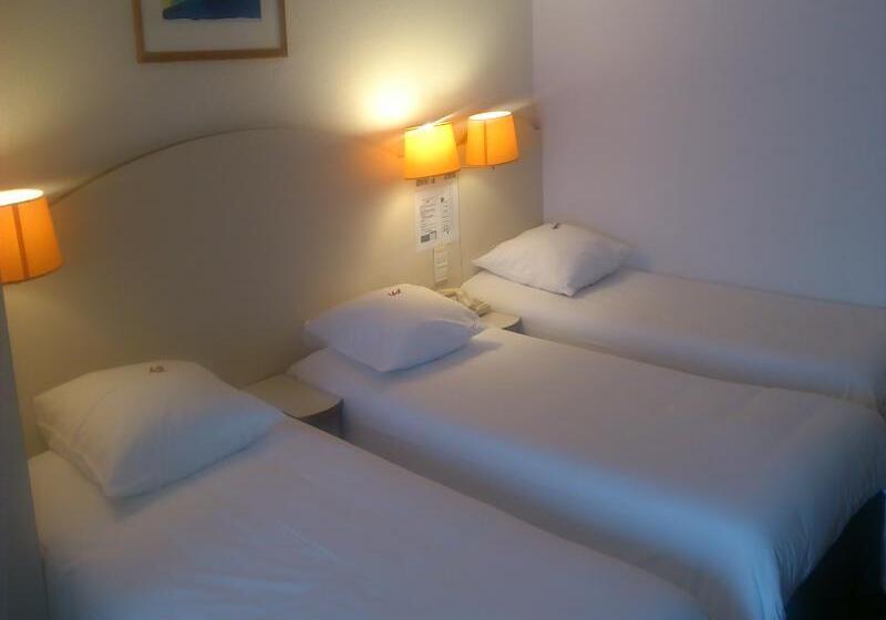 חדר סטנדרט לשלושה, Kyriad Direct Bron Lyon Eurexpo