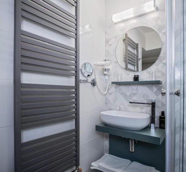 标准间, Piccolo Panzió Vendéglő Vinoteca