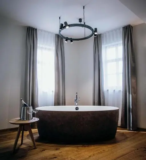 山の見えるジュニアスイート, Burghotel Scharfenstein