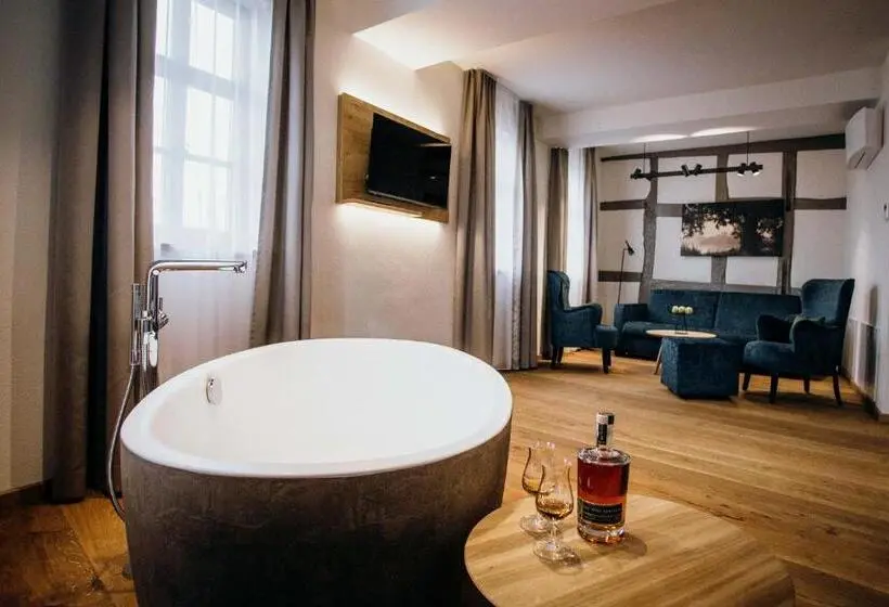 山の見えるジュニアスイート, Burghotel Scharfenstein