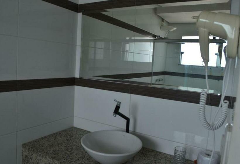 חדר דלוקס לארבעה, Universo