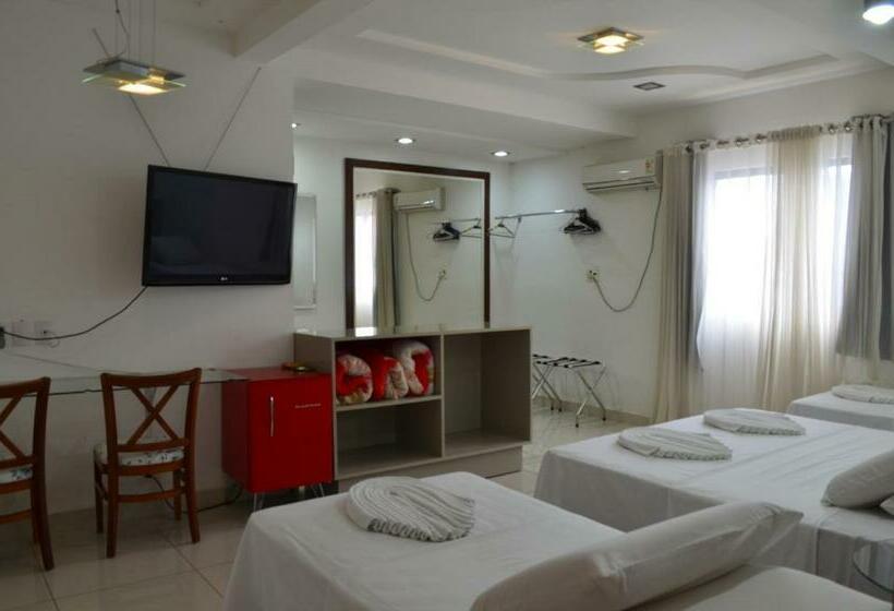 חדר דלוקס לשלושה, Universo