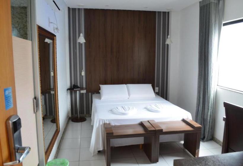 חדר דלוקס, Universo