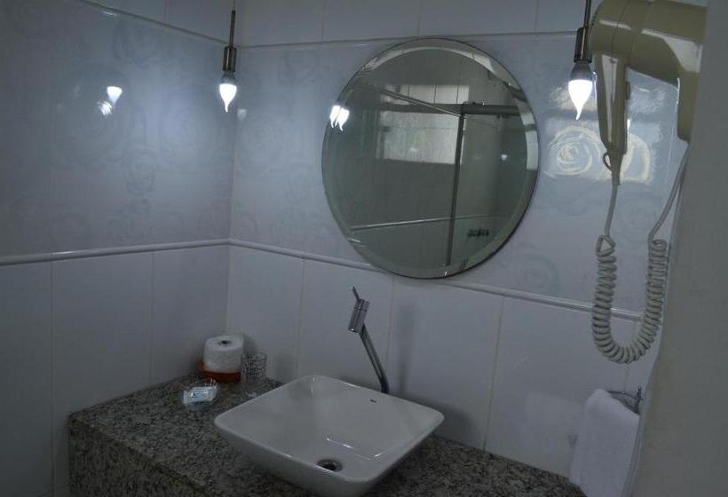 חדר דלוקס, Universo