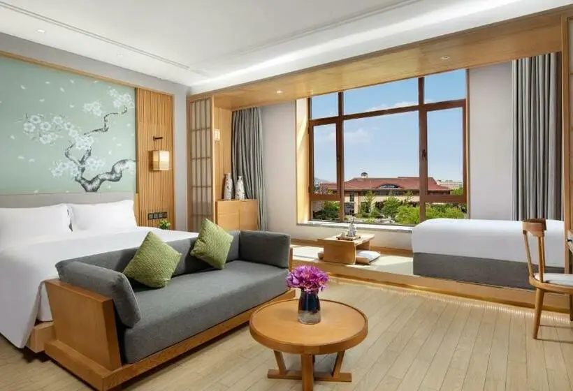 キングサイズベッドのデラックスルーム, Holiday Inn Dalian Hot Spring, An Ihg