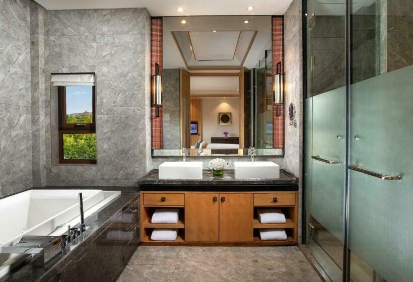 غرفة ديلوكس مطلّة علي الحديقة, Holiday Inn Dalian Hot Spring, An Ihg