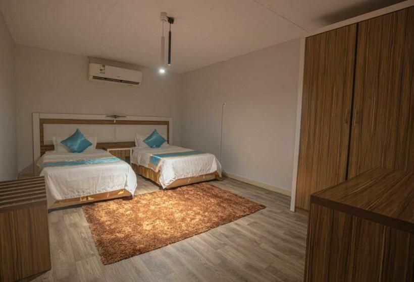 וילה עם חדר שינה אחד ובריכת שחיה, Yar Furnished Apartments