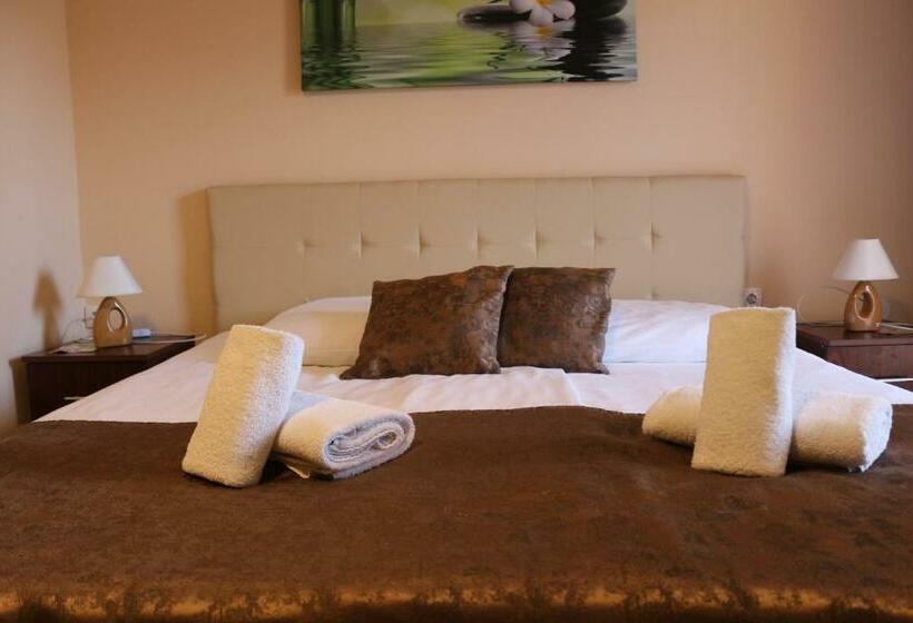 اتاق لوکس خانوادگی, Garden House