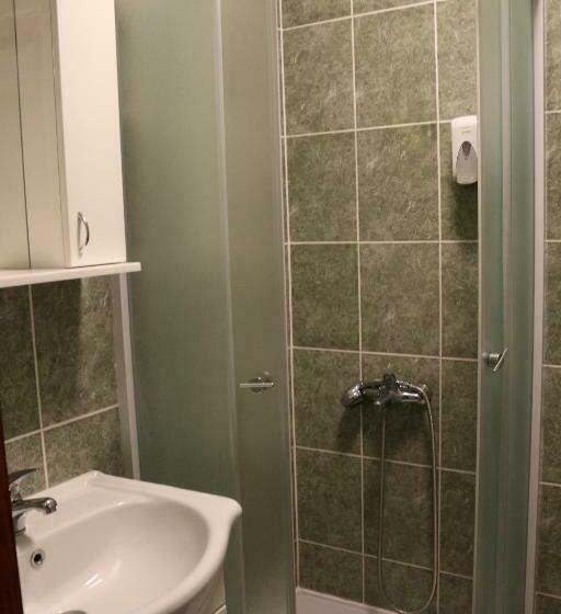 اتاق لوکس خانوادگی, Garden House