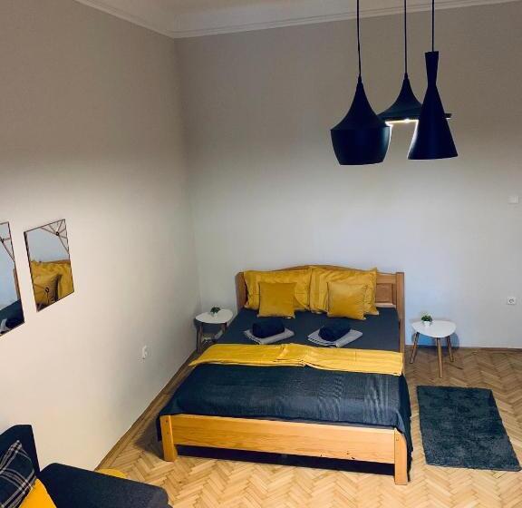 اتاق خانوادگی, Hostel Sova