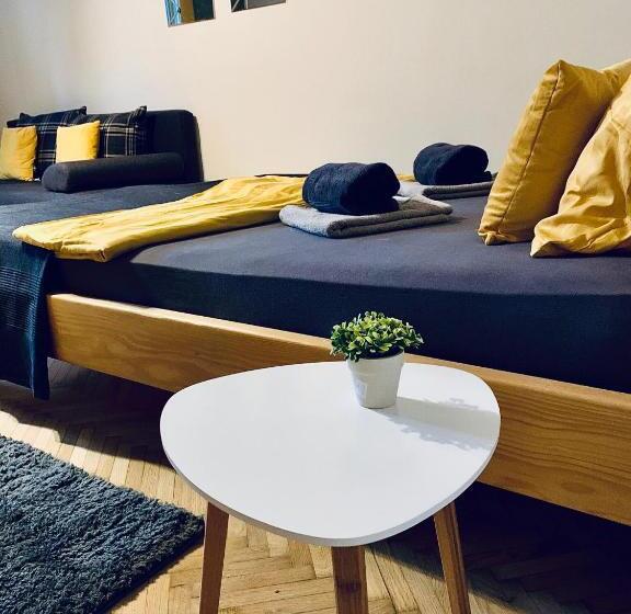 اتاق خانوادگی, Hostel Sova