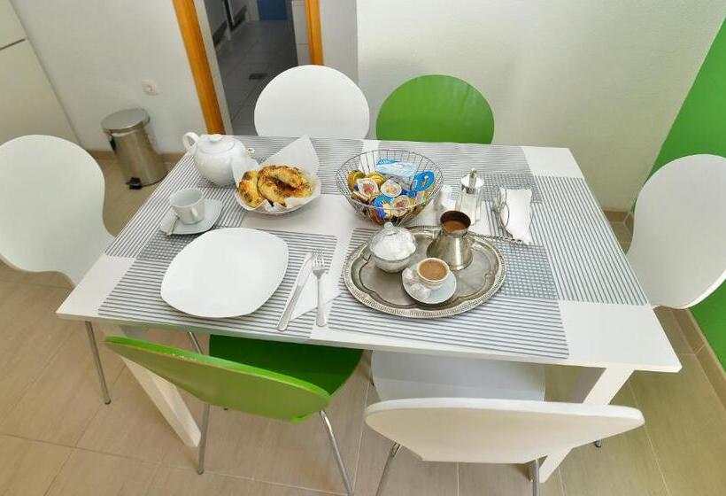 تختخواب در اتاق مشترک, Hostel Bojo