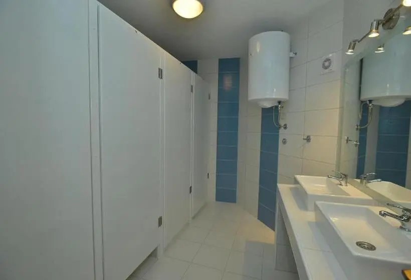 Economy Quadruple Room, Hostel Bojo