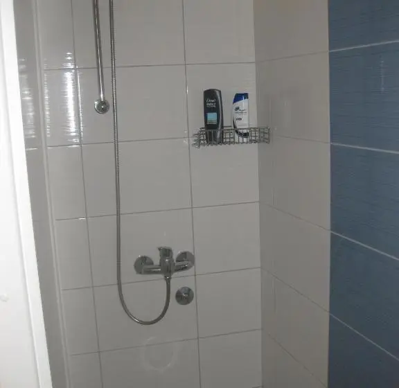 Economy Quadruple Room, Hostel Bojo