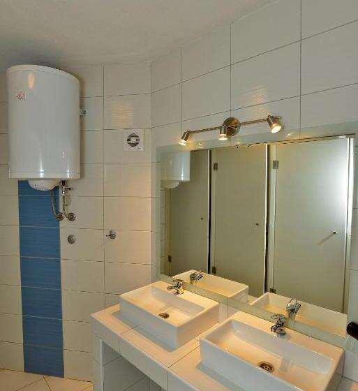 Economy Quadruple Room, Hostel Bojo