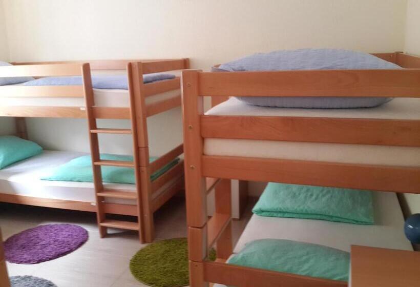 Economy Quadruple Room, Hostel Bojo