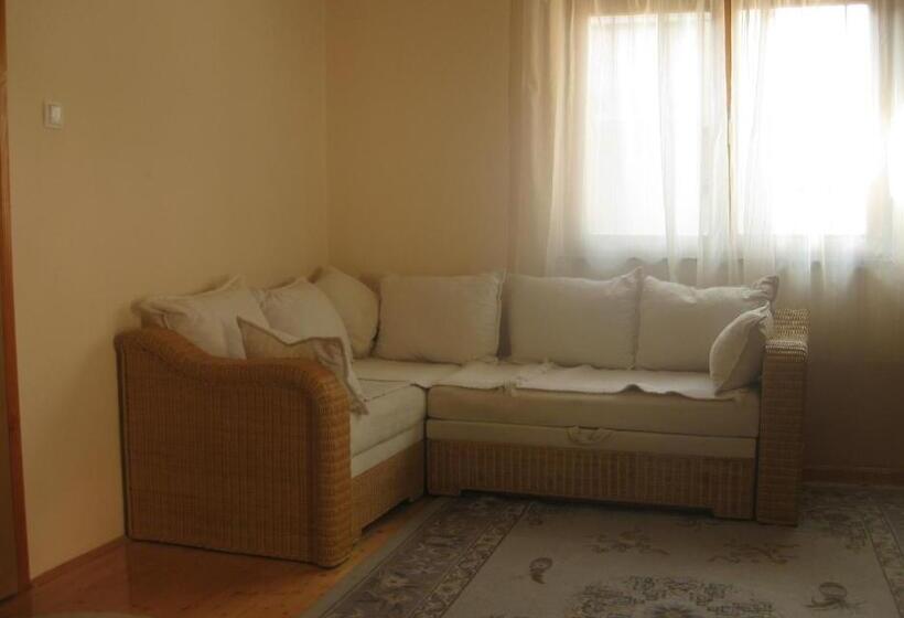 اتاق راحتی, Hostel Bojo