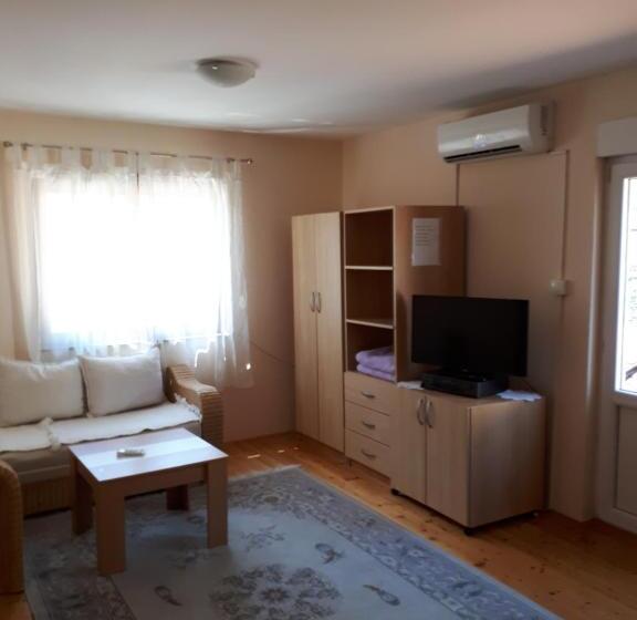 اتاق راحتی, Hostel Bojo