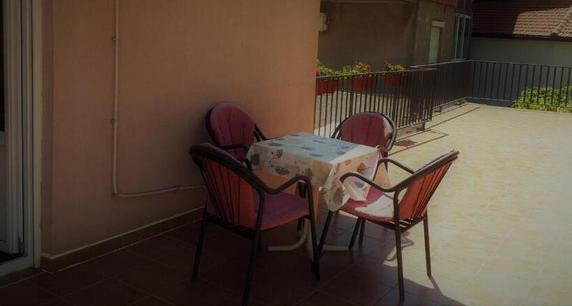 اتاق راحتی, Hostel Bojo