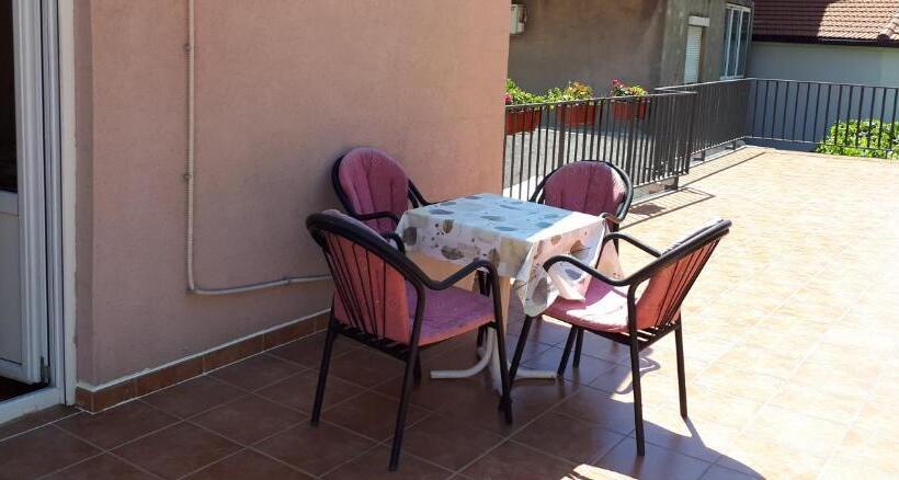 اتاق راحتی, Hostel Bojo