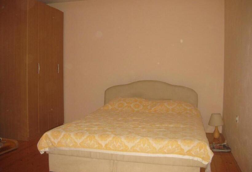 اتاق خانوادگی, Hostel Bojo