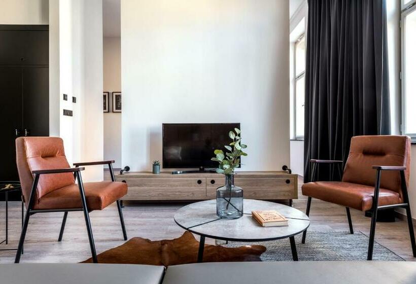 Апартаменты 1 Спальня с Балконом, Apartmánový Dům U Tomana