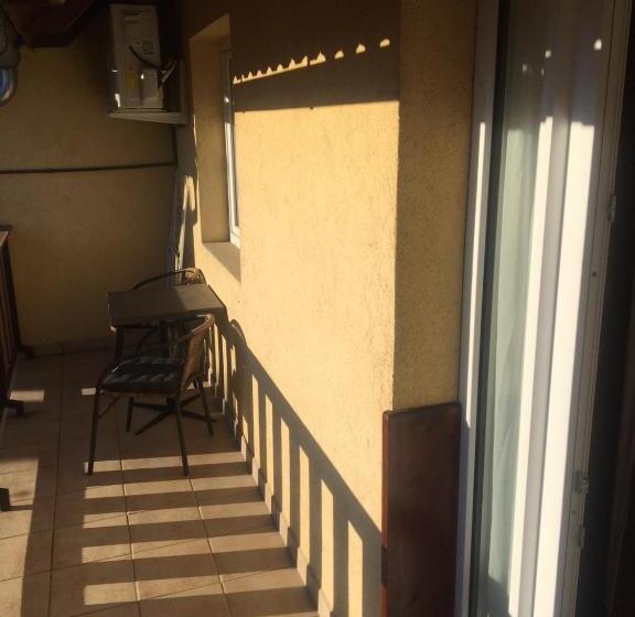 استودیو استاندارد با بالکن, Lucky Villa