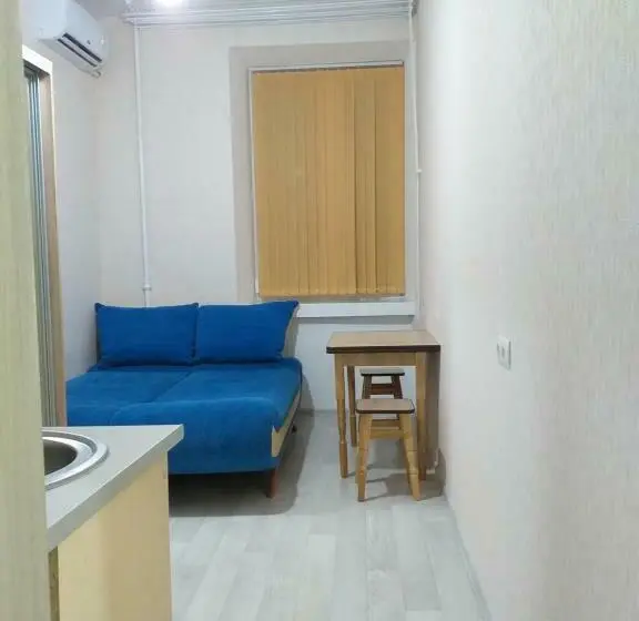 Studio Deluxe, Old Odessa