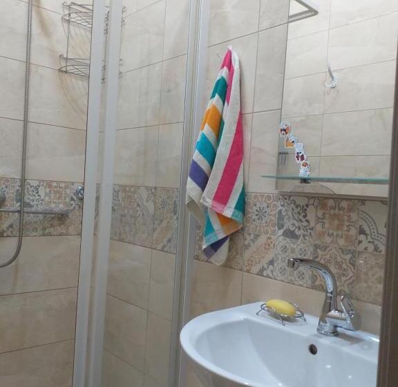 استودیوی لوکس, Old Odessa