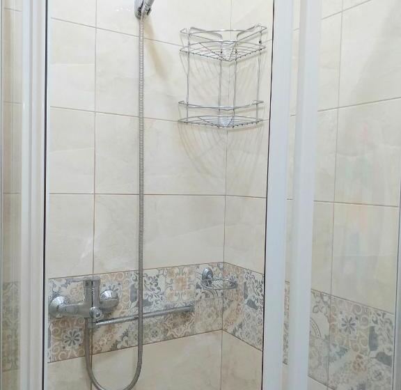 استودیوی لوکس, Old Odessa