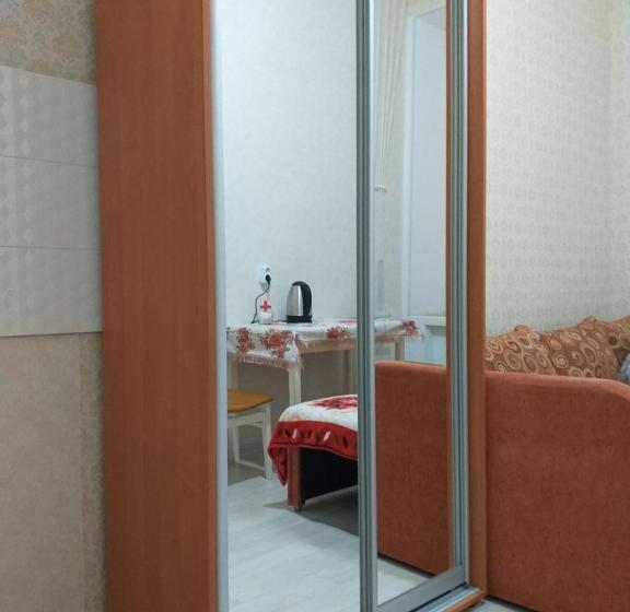 استودیوی لوکس, Old Odessa