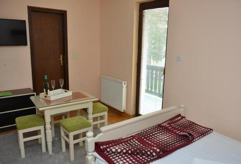 اتاق خانوادگی, Guest House Colovic