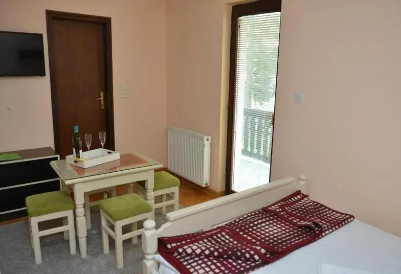 اتاق خانوادگی, Guest House Colovic